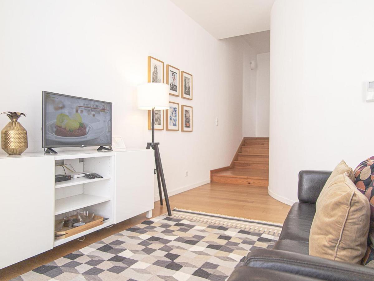 Baixa Chiado 2 Bedroom Duplex Apt With Ac Elevator Lisbon Exterior photo